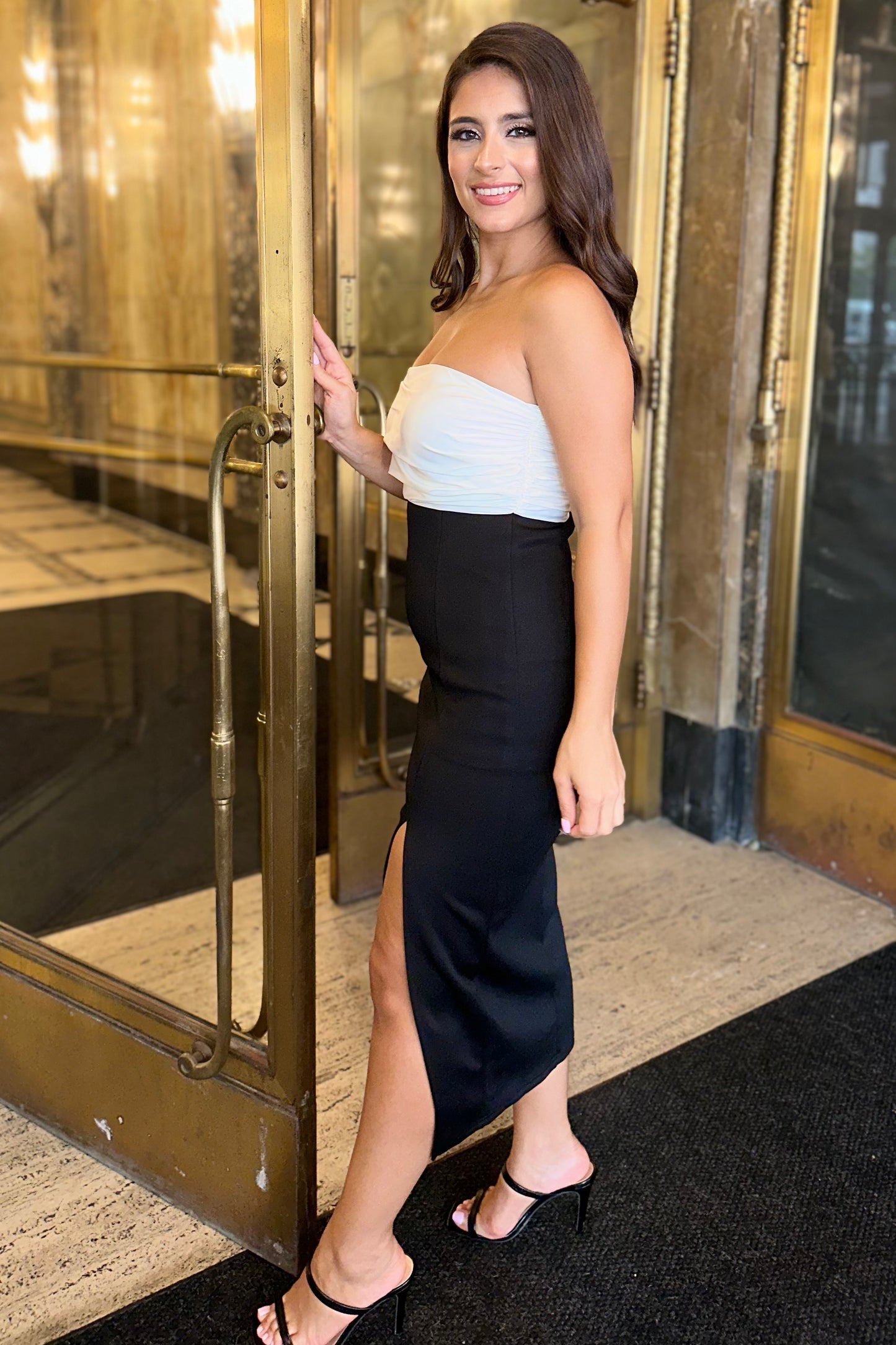 Chic Contrast Dress (Ivory/Black)