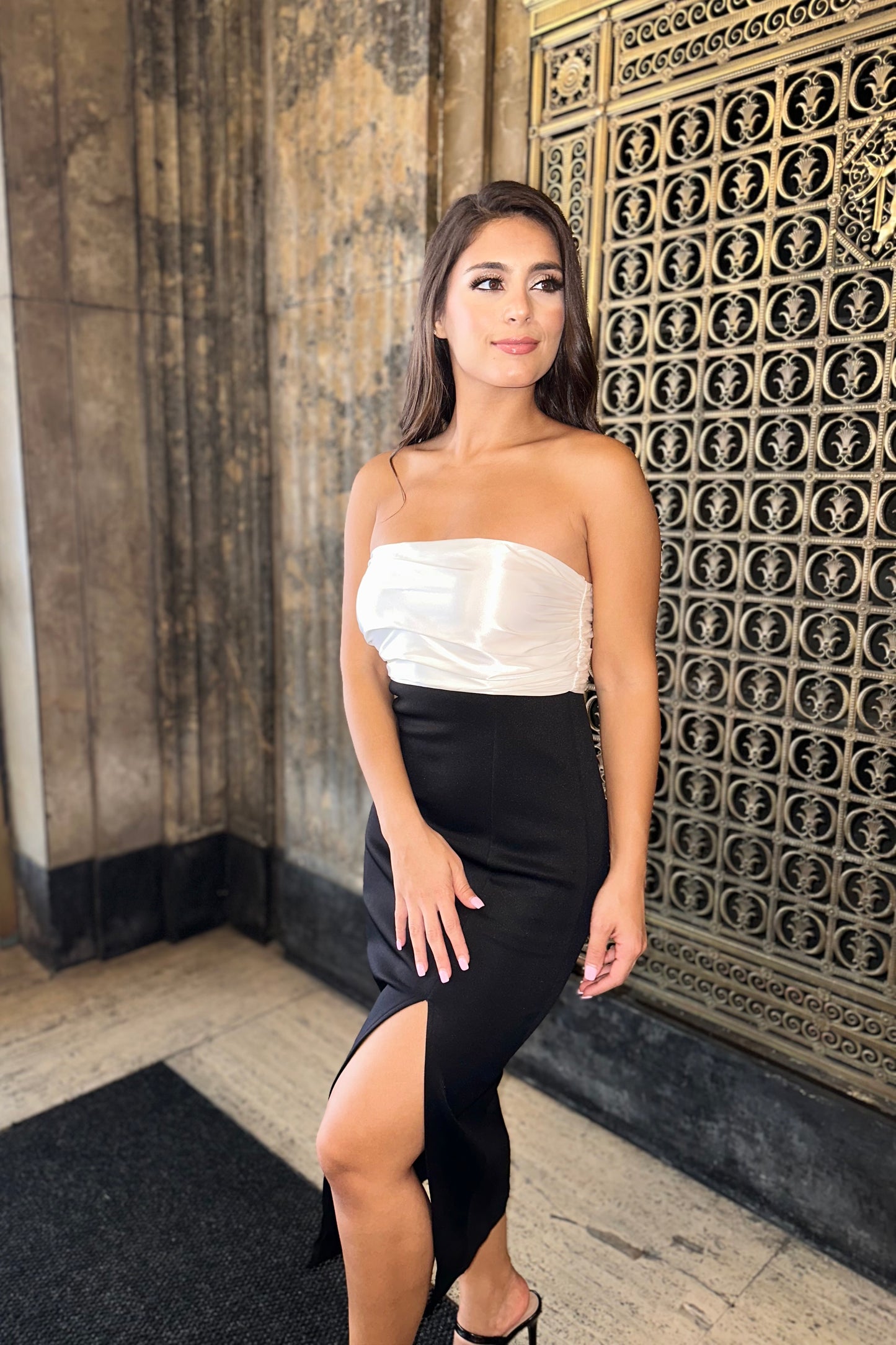 Chic Contrast Dress (Ivory/Black)